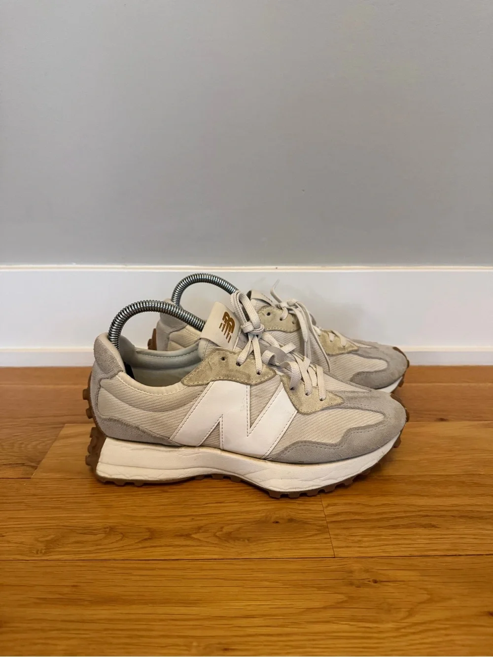 New Balance 327 Shoes Womens Size 7.5 White Suede Gum Athletic Sneakers WS327DRT